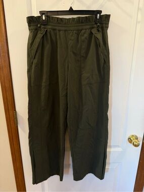 Athleta Ladies Size 10P Olive Pants W/Elastic Waist & Zippered Ankles